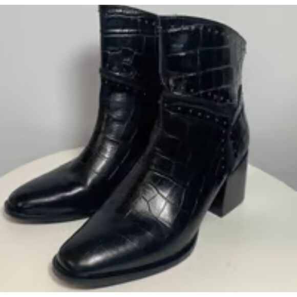 Donald J. Pliner / Gemini D2 Distressed Croc Black Short Shaft Boot / Size 9 - Picture 3 of 7